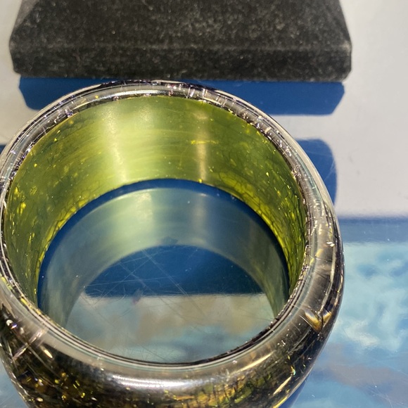 💚🖤Vintage Lucite Bangle Bracelet | Crackle Motif | Green & Black - Picture 6 of 12